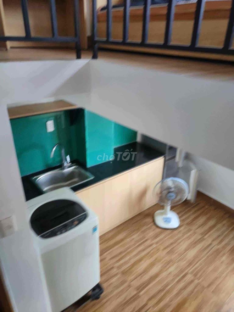 cho thuê căn hộ gác lửng, máy giặt riêng, k95 Bà Huyện Thanh Quan