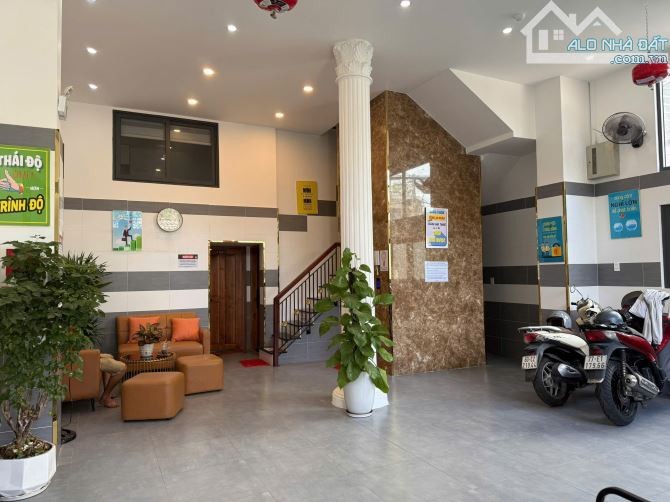 Giảm 1 tỷ ! Nhà đẹp 4 tầng 15 phòng 2 mặt tiền vừa ở vừa cho thuê gần sân bay Tân Sơn Nhất - Ảnh 4