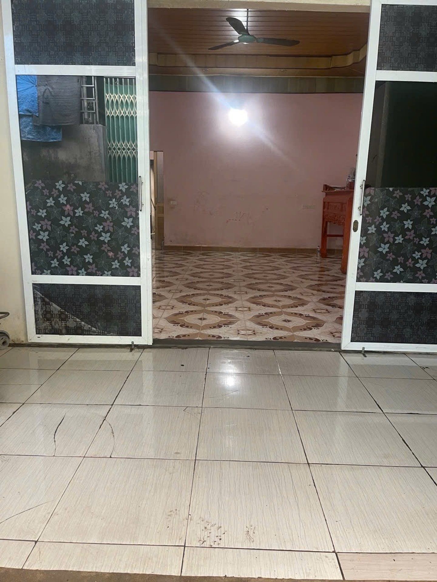 TIÊN TRÀ THỊ TRẤN CHỜ ,NHỈNH 2TỶ TẶNG NHÀ CẤP 4 , Ô TÔ VF5 ĐỖ CỬA ĐƯỜNG THÔNG THOÁNG
