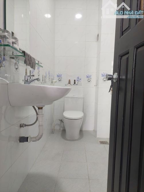 Bán nhà 699 mặt tiền Lý Thường Kiệt 4.2x11m 4 tầng giá 12 tỷ