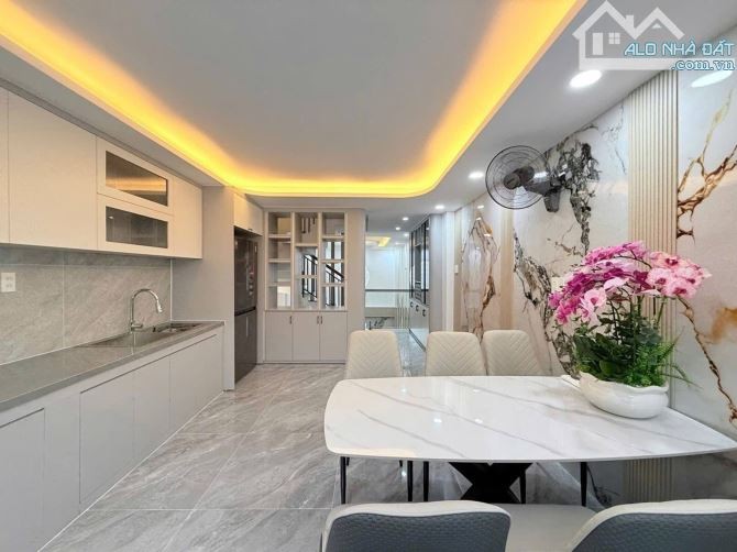 CẮT LỖ BÁN GẤP NHÀ NGUYỄN PHÚC NGUYÊN,QUẬN 3. GIÁ:4,56Tỷ/69m2. 1TRỆT,3LẦU.SỔ ĐẸP HOÀN CÔNG