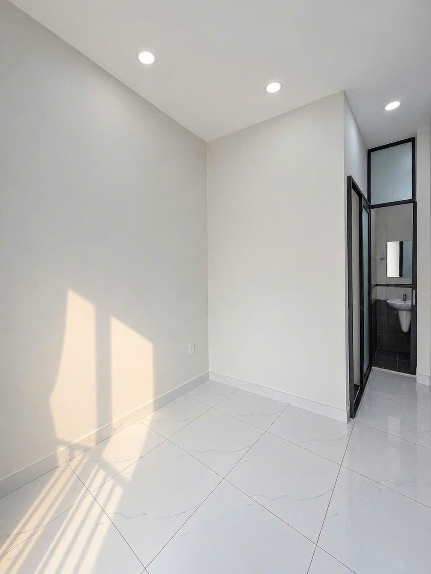 PHAN ĐĂNG LƯU, NHỎ XINH, 4T HOÀN CÔNG, CÓ SÂN THƯỢNG, HXH CÁCH 5 BƯỚC
