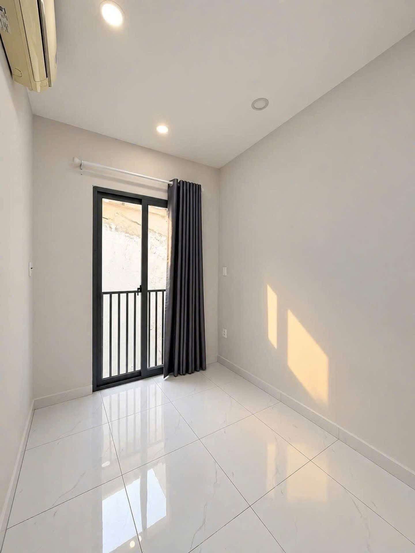 PHAN ĐĂNG LƯU, NHỎ XINH, 4T HOÀN CÔNG, CÓ SÂN THƯỢNG, HXH CÁCH 5 BƯỚC