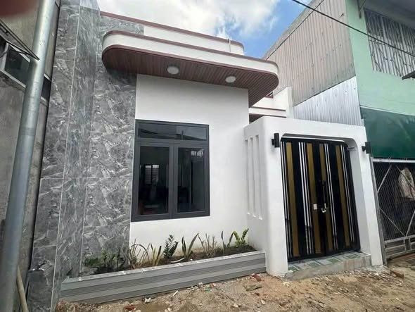 Nhà mới xây, hẻm Phan Đình Phùng, TP Quảng Ngãi - Ảnh 1