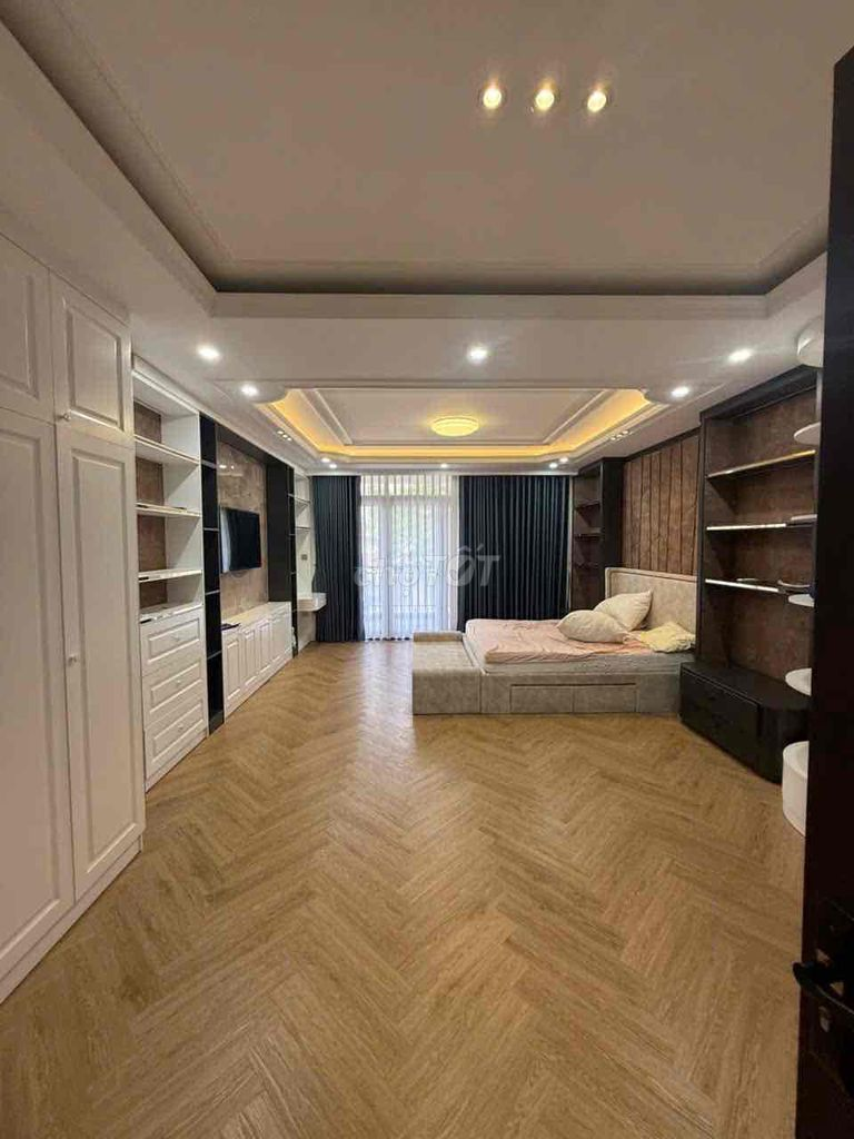 Nhà Đẹp 4 Tầng Bán Cổ Điển. Có Thang Máy tại trục chính KĐT Hà Quang 2