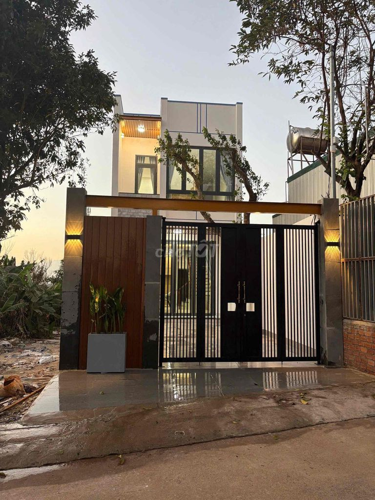 Bán nhà mê mới hẻm cấp 1 đường 19/5 – ngay khu tái định cư