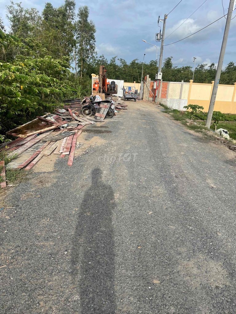 Bán Đất Vườn Mặt Tiền Đường, Gần Chợ