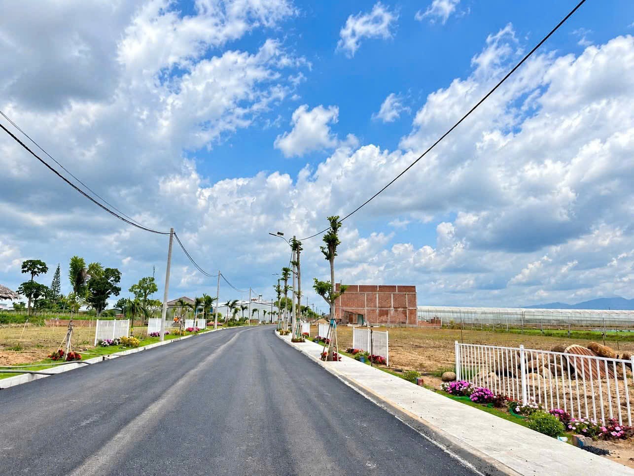 O931.783.2O9 CẦN BÁN GẤP 1010M2 ĐẤT SỔ RIÊNG NGAY KCN ĐANG H.ĐỘNG CÓ CHỢ TRƯỜNG HỌC DÂN ĐÔNG. GIÁ 430TR