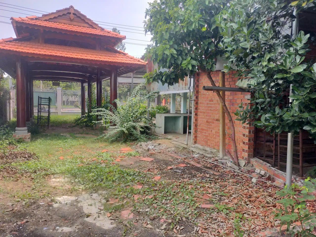 BÁN ĐẤT DT 10x30m ( vuông vắn). MẶT TIỀN ĐƯỜNG BỜI LỜI, NGAY TẠI TRUNG TÂM TỈNH TÂY NINH