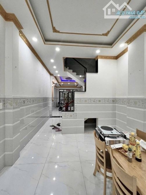 CHÚ TRÁNG BÁN GẤP NHÀ NGÔ THỜI TRUNG, Q5. GIÁ:3TỶ770/65,5m2. 3LẦU. SỔ HỒNG CHÍNH CHỦ - Ảnh 2