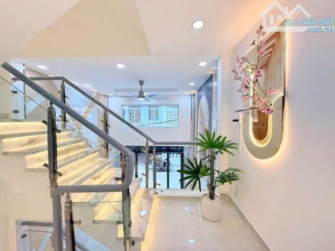 XOAY VỐN BÁN NHANH NHÀ LÝ THÁI TỔ, QUẬN 10. GIÁ:4,36Tỷ/5x12,7m. 4LẦU. SỔ HỒNG RIÊNG - Ảnh 2