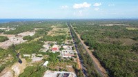 Lô đất Biển, Đối diện cổng chính khu công nghiệp Nam Cửa Việt - mặt đường trục dọc khu kinh tế