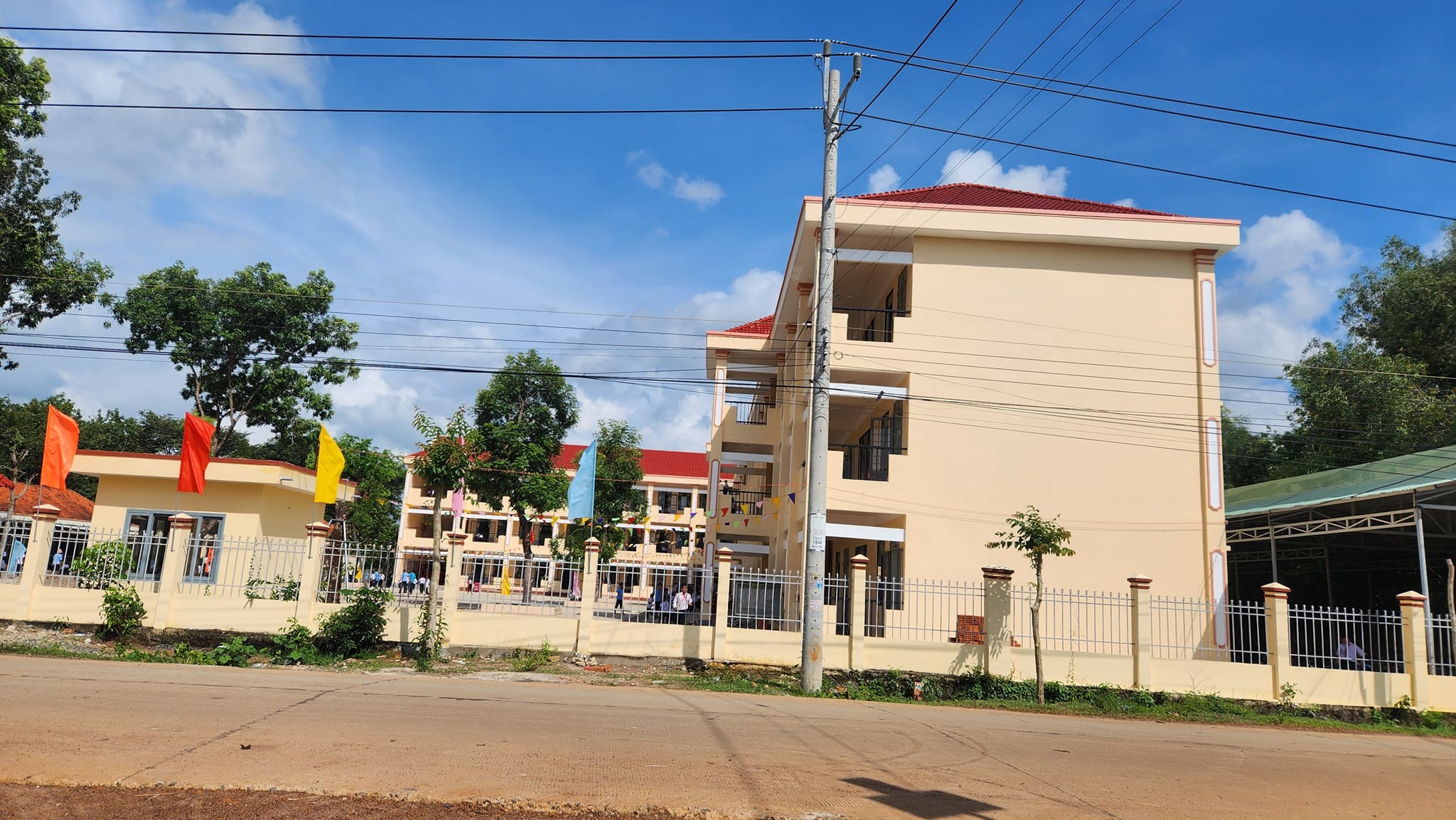CHÍNH CHỦ KẸT TIỀN BÁN GẤP 300M2 ĐẤT, MT NHỰA NGAY SÁT TR.HỌC CHỢ DÂN ĐÔNG GIÁ 650TR - Ảnh 2