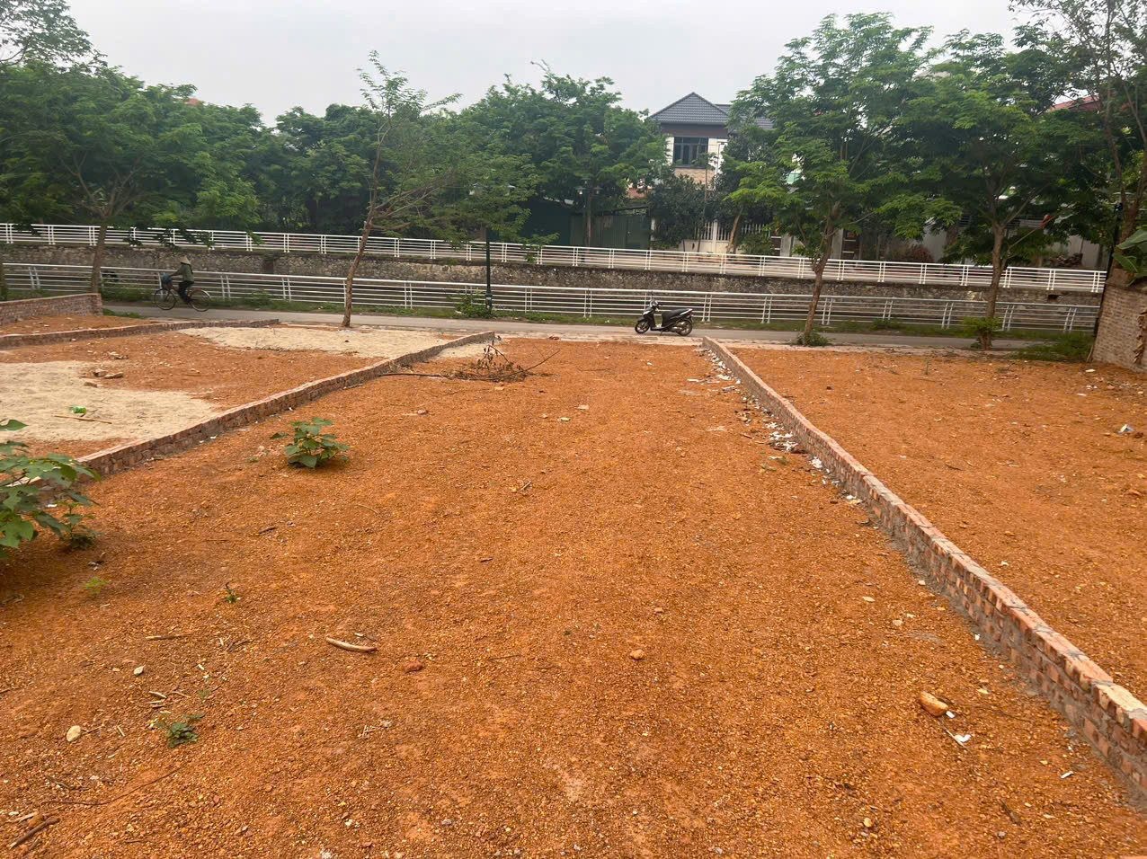 BÁN GẤP LÔ ĐẤT ĐẸP VIEW HỒ ĐÔNG PHÚ 2 ĐỒNG TÂM 100m2 MT5m ĐƯỜNG Ô TÔ SẴN SỔ 2,1X TỶ SĐCC - Ảnh 3