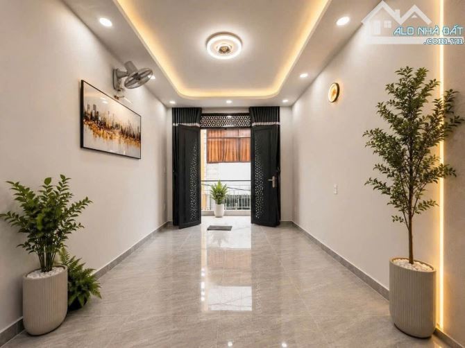 Hẻm Nguyễn Thị Minh Khai, Q.3, DT 3.2x8m, 2 lầu, 2 Phòng ngủ, Mới, Full nội thất, 4.99 tỷ