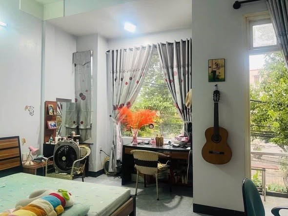 Mình cần bán nhà , địa chỉ 32 Trần Nam Trung, Phường Cẩm Thành, Quảng Ngãi .