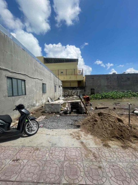 Nền thổ cư sát bên khu Hàng Bàng và chợ Bà Bộ
