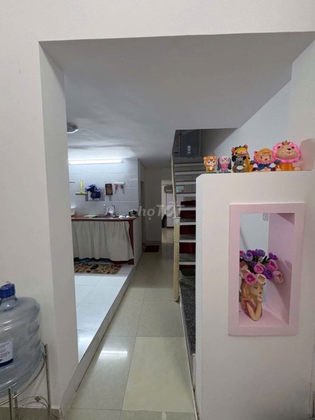 Nhà 2 tầng kiệt Trần Cao Vân, sát trường THCS Hoàng Diệu
