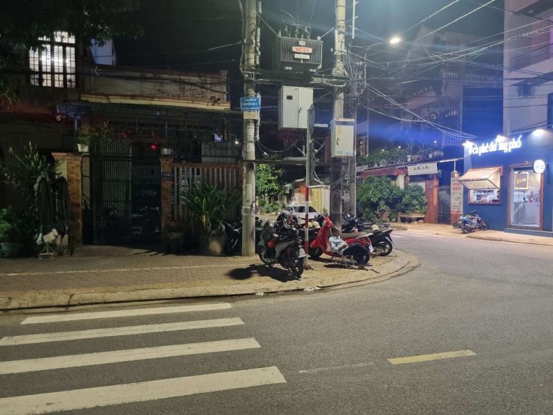 Nhà 3 mặt diện phường Cẩm Thành gần Quảng Trường