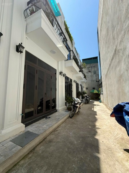 Nhà 3 tầng phố Đông Tác cạnh BV Hợp Lực nhỉnh 2 tỷ ngõ thoáng, quá rẻ cho thời điểm này ạ