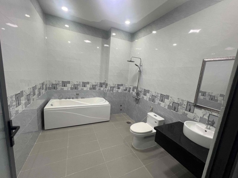 Nhà 4 Tầng trục chính đường D1 Lộ giới 30m đầu đường Kế bên QL1A