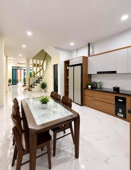 NHÀ ĐẸP 3 TẦNG – GẦN CHỢ ĐẦU MỐI ĐÔNG HƯƠNG