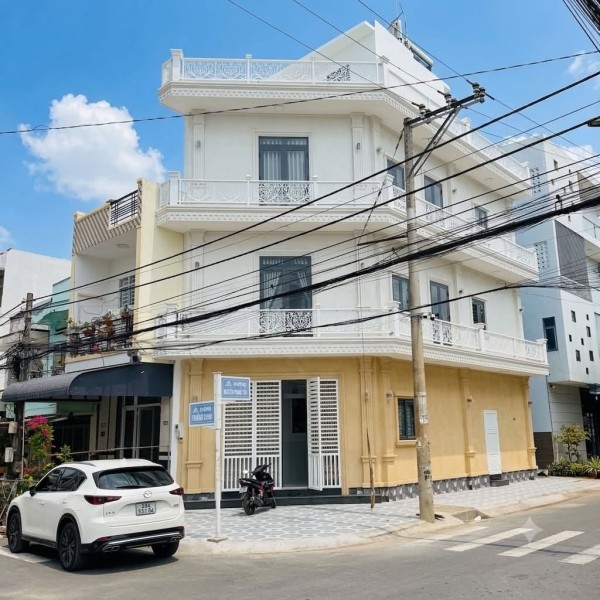 🍀 NHÀ GÓC 3 TẦNG - KDC XẺO TRÔM 🍀