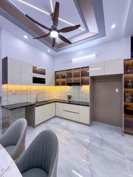 NHÀ LẦU MỚI XÂY LỘ Ô TÔ 3 PHÒNG NGỦ GẦN ĐẠI HỌC Y DƯỢC CẦN THƠ