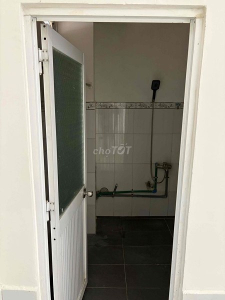 Nhà lầu rộng rãi sổ hồng gàn trường học kdc Phú An đối diện bv Hoan My
