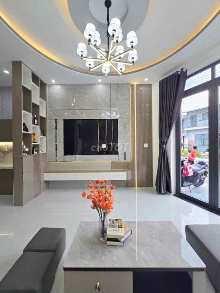 Nhà lầu xây mới mặt tiền đường 20m - Gần sân bay Cần Thơ