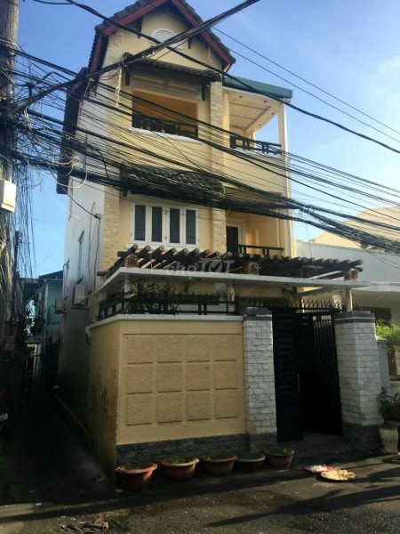 Nhà mặt tiền Trần Quốc Toản, 101m², 3PN, sân thượng thoáng