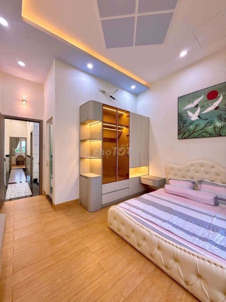 NHÀ RỘNG RÃI - HẺM 5M, HOÀNG QUỐC VIỆT