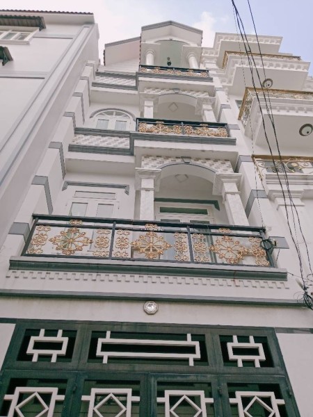 Siêu Phẩm bán nhà Bình Tân 4 tầng hẻm xe hơi, vị thế đẹp, giá nhỉnh 6 tỷ