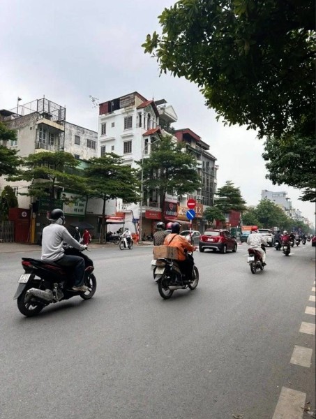 TOÀ NHÀ MẶT PHỐ VIP-8 TẦNG-2 THAnG MÁY-DT:550M-CỰC ĐẸP-PHù HỢP NHIỀU LOẠI HÌNH KINH DOANH