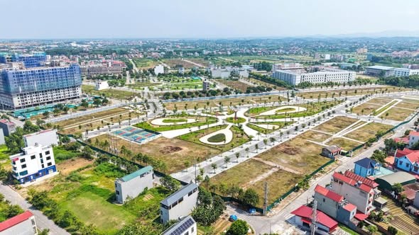 Vị trí trung tâm bám sát QL31 kết nối với đường TL299 và đường Trường Chinh kéo dài.